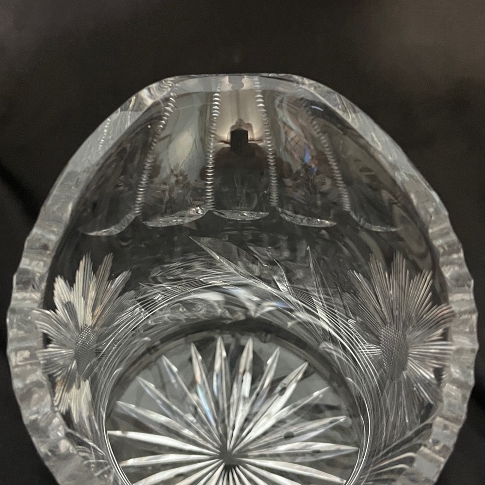 ANTIQUE PAIRPOINT 8" DAISY HAND CUT CRYSTAL PITCHER - 24 PT. STAR CUT BOTTOM - Picture 6 of 9